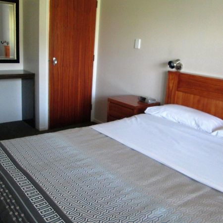 Colonial Motel Папакура Екстериор снимка