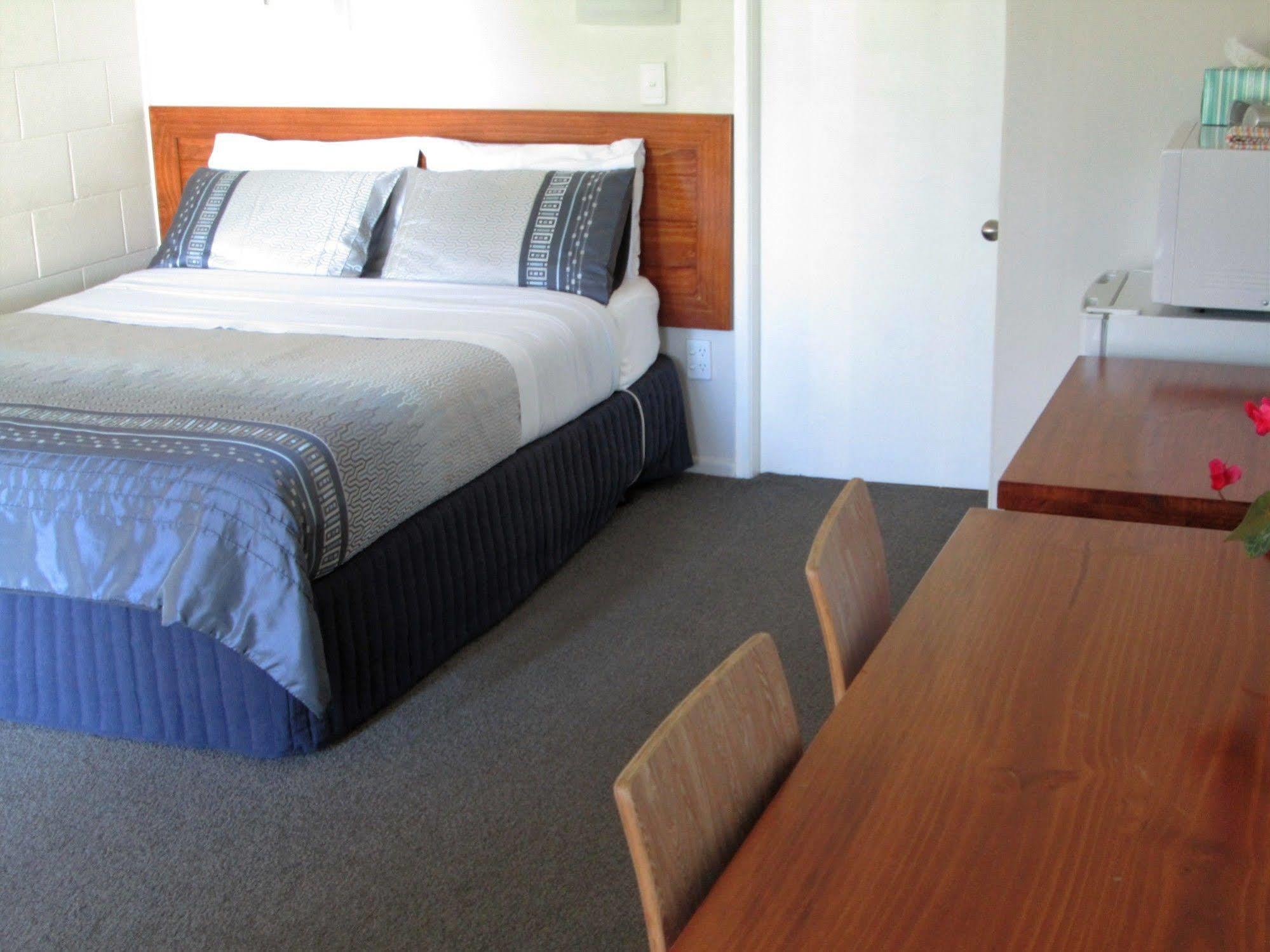 Colonial Motel Папакура Екстериор снимка
