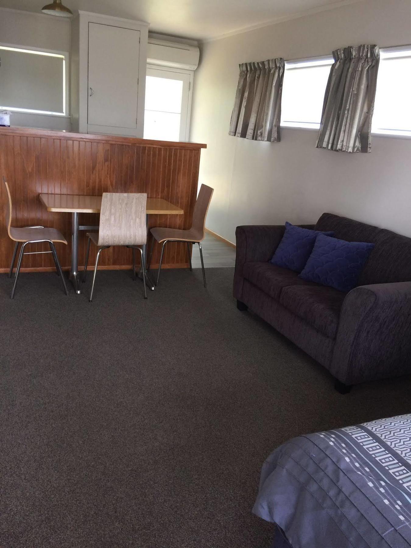 Colonial Motel Папакура Екстериор снимка