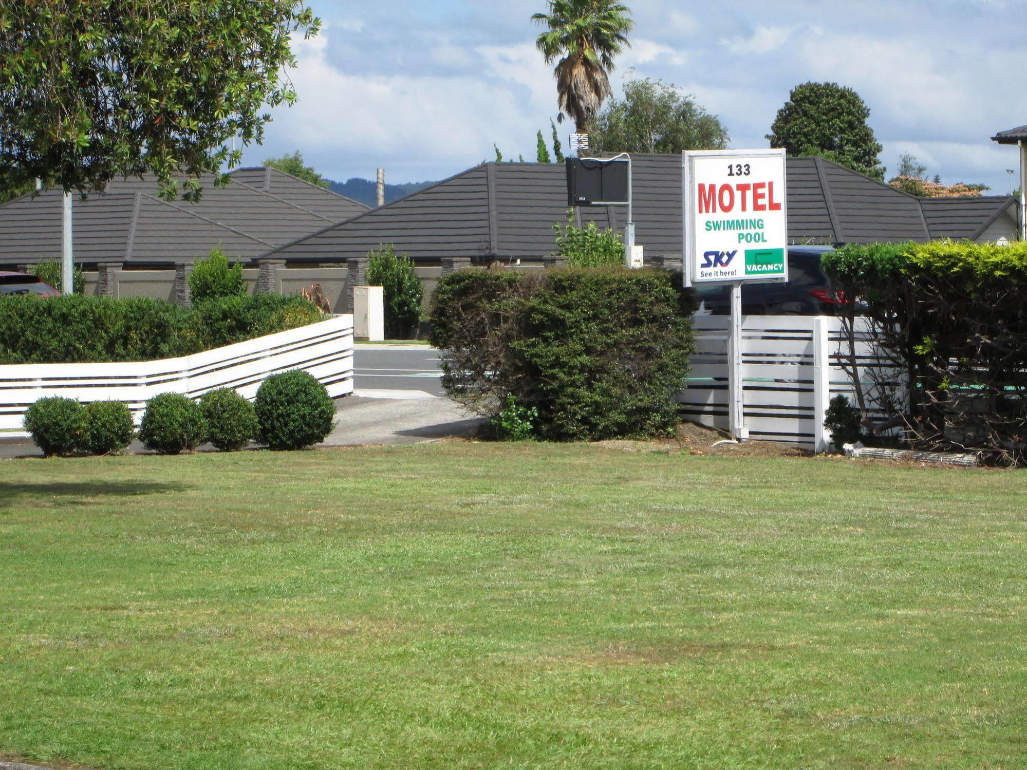 Colonial Motel Папакура Екстериор снимка